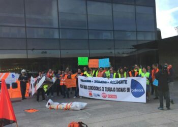 El colectivo de rescatadores, pilotos, técnicos de mantenimiento y operadores tecnológicos de Babcock se moviliza contra los recortes y la precarización laboral