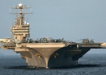 EE.UU. envía portaaviones y bombarderos a las costas de Irán