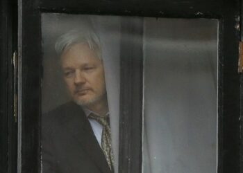 Fiscalía sueca solicita una orden de arresto para Julian Assange