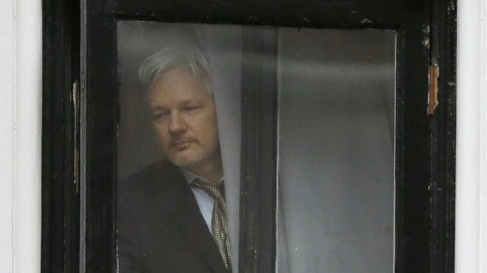 Fiscalía sueca solicita una orden de arresto para Julian Assange