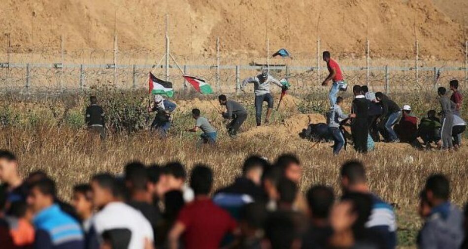Un muerto y 30 palestinos heridos por disparos israelíes en protestas en Gaza