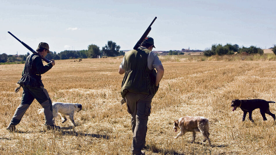 “Me gusta la caza, los toros y los hombres que maltratan a las mujeres”: las amenazas de un cazador a una usuaria de Facebook