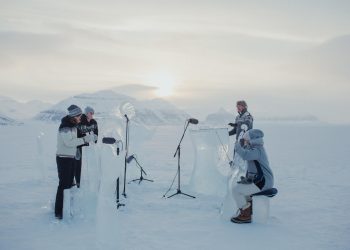 Concierto sobre hielo en el extremo norte del Ártico para apoyar la creación de santuarios marinos