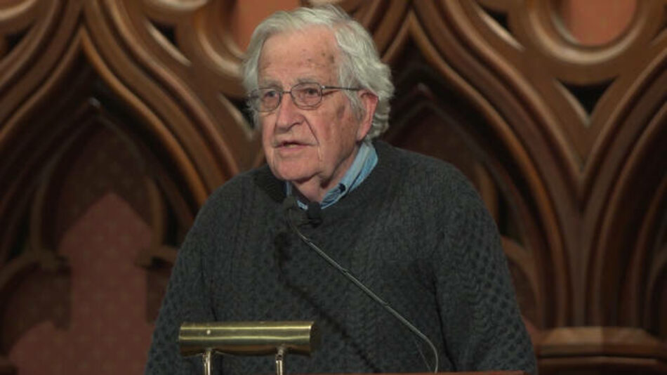 Noam Chomsky: La idea del “New Deal Ecológico” es absolutamente correcta