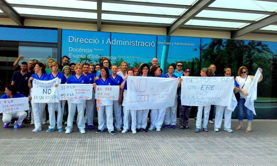 La plantilla de Clece (contrata de limpieza en la nueve Fe) inicia concentraciones en protesta por los constantes recorte a que les somete la dirección de la empresa subcontratista