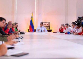 Maduro ratifica convocatoria a elecciones parlamentarias en Venezuela