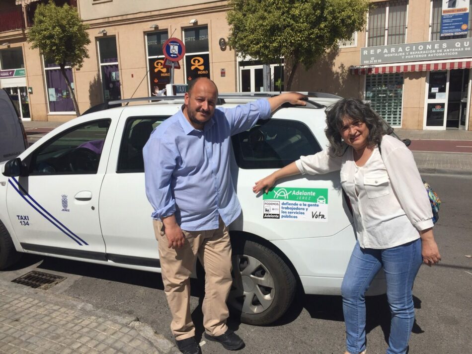 Taxistas de la ciudad se ofrecen a llevar publicidad gratuita de Adelante Jerez