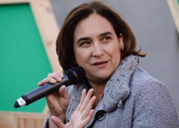 Ada Colau anuncia la rebaixa del 16% de l’aigua amb una gestió pública i demana un posicionament clar a ERC i PSC