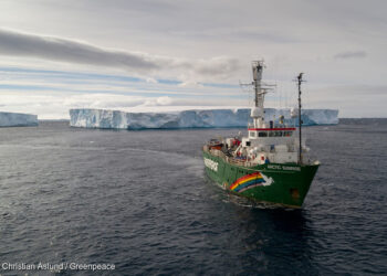 El rompehielos ‘Arctic Sunrise’ de Greenpeace llega a Bilbao para exigir la protección de los océanos