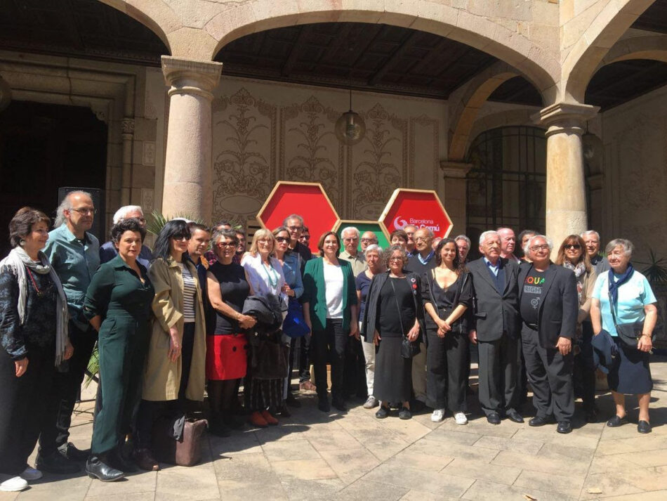 Manuel Castells, Carla Simón, Pilar Bardem, Pere Portabella, Rosa Regàs i Eduard Fernández signen el manifest de suport a Ada Colau