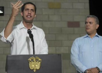 Maduro tilda de robo humanitario malversación de fondos por Guaidó