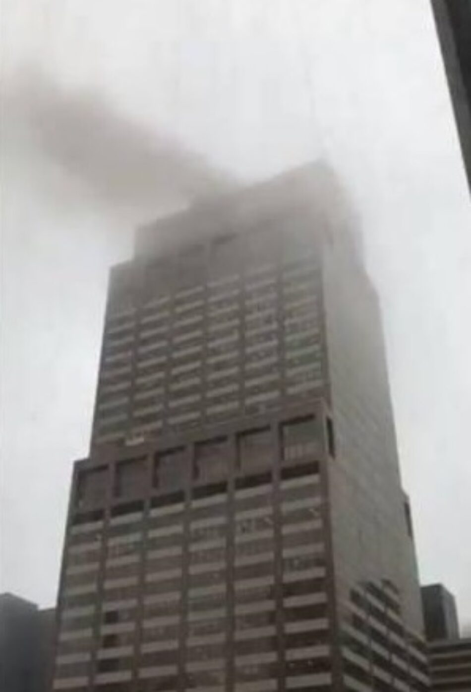 Un helicóptero se estrelló contra un edificio en Nueva York dejando un fallecido