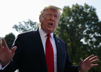 Trump amenaza a México por «abusador»: «Todas nuestras empresas serán devueltas a EE.UU. si no detiene la invasión»
