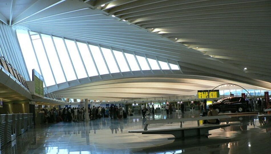 Los trabajadores del aeropuerto de Bilbao, a la huelga este verano