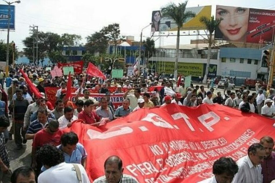 Perú. Multitudinaria marcha en Lima cerró la jornada de Paro Nacional