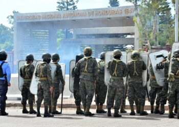 Honduras. La policía entró a la Universidad y descargó brutal represión