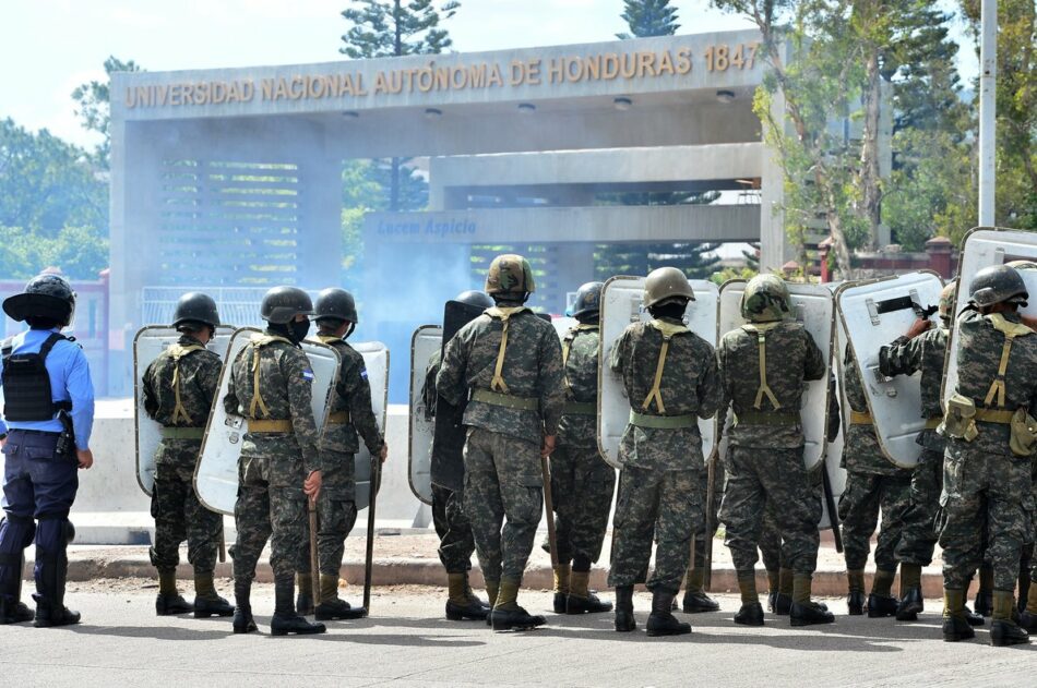 Honduras. La policía entró a la Universidad y descargó brutal represión