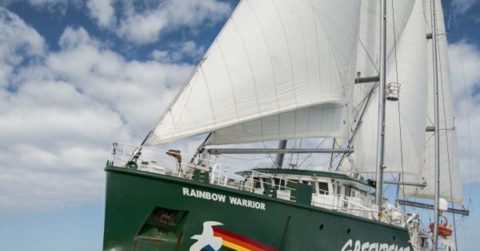 El Rainbow Warrior, en España contra la crisis climática