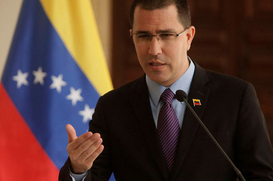 Arreaza: «Reino Unido debe acabar con su intervención en Venezuela»