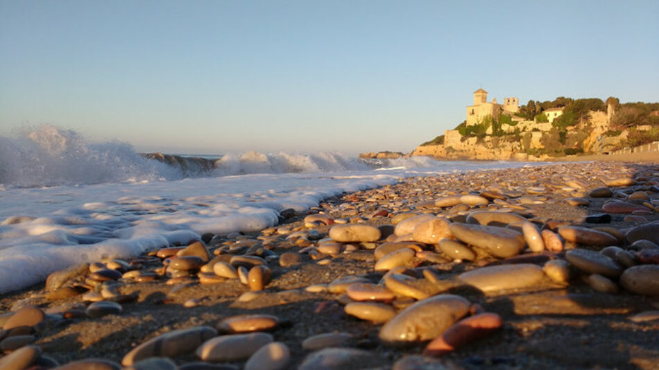 Más de la mitad de los plásticos en el mar son fibras de ropa de la lavadora