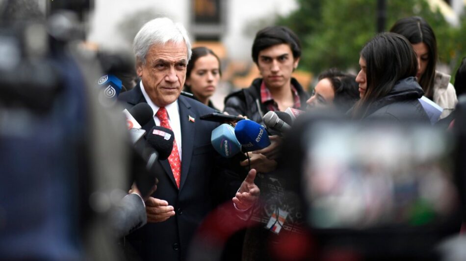 El presidente chileno Sebastián Piñera comparece ante el Congreso acosado por su descenso de popularidad