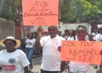 Haití: Manifestación contra las violaciones en serie de estudiantes