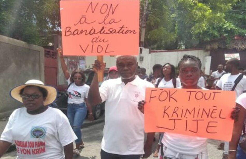 Haití: Manifestación contra las violaciones en serie de estudiantes