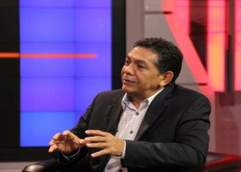 Venezuela enfrenta guerra de amplio espectro, asegura vicecanciller