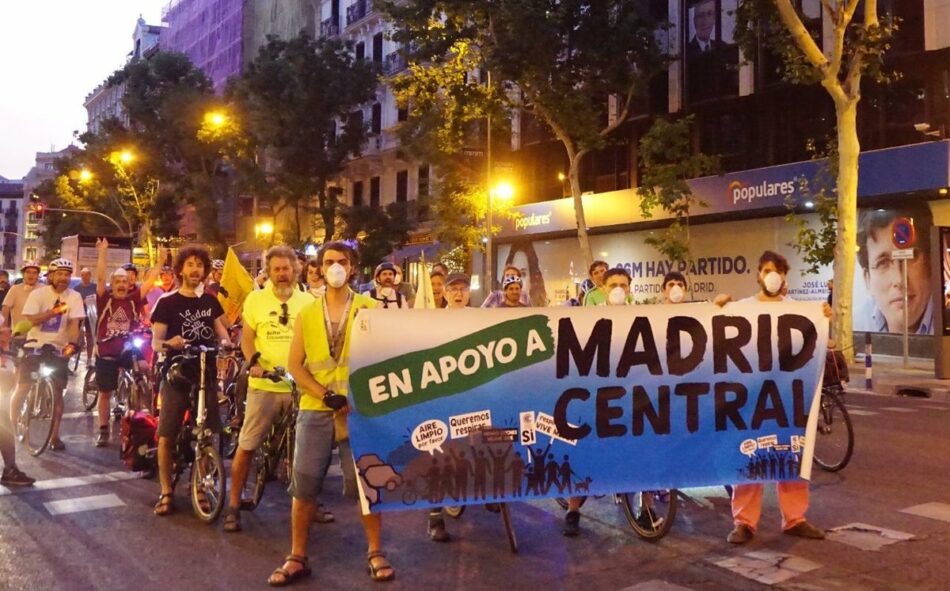 Un encuentro con Fridays for Future pone fin a la ruta ciclista de Ecologistas en Acción