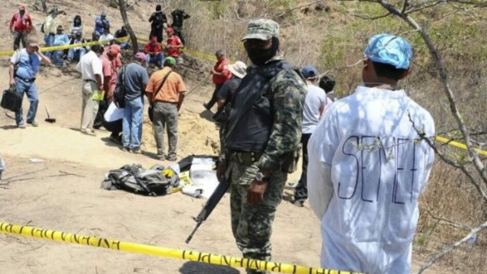 Revelan hallazgo de casi mil 500 cuerpos en 390 fosas en México