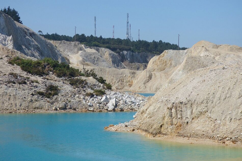 El desastre ambiental provocado por la actividad minera en el Monte Neme llegará al Parlamento de Galicia a partir de septiembre