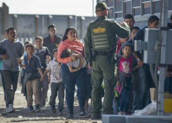 Restricciones de asilo, fuerte golpe de Trump contra los inmigrantes