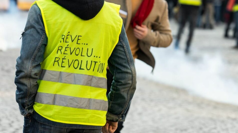 Los chalecos amarillos mantienen su pulso a Macron un sábado más