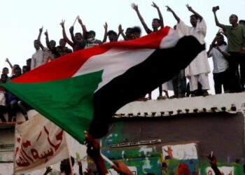 Militares y oposición de Sudán firman acuerdo para la transición