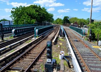 La Comisión Nacional de los Mercados y la Competencia pretende dar la puntilla al ferrocarril público y social