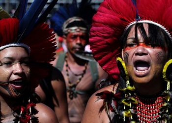 Mujeres indígenas inician protestas contra Bolsonaro en Brasil