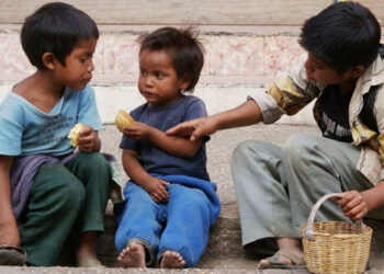 La pobreza golpea en Argentina, uno de cada tres niños padece hambre