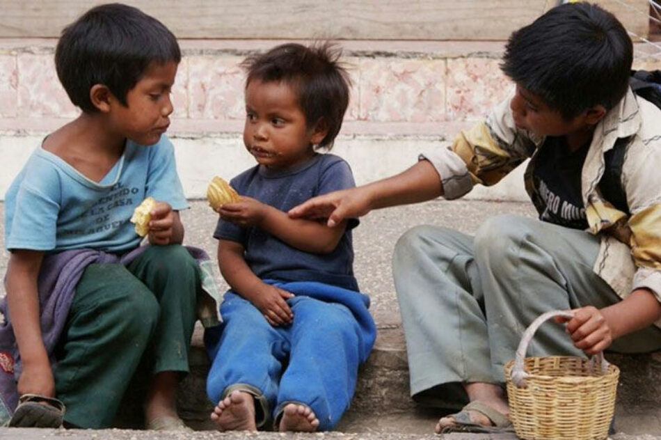La pobreza golpea en Argentina, uno de cada tres niños padece hambre