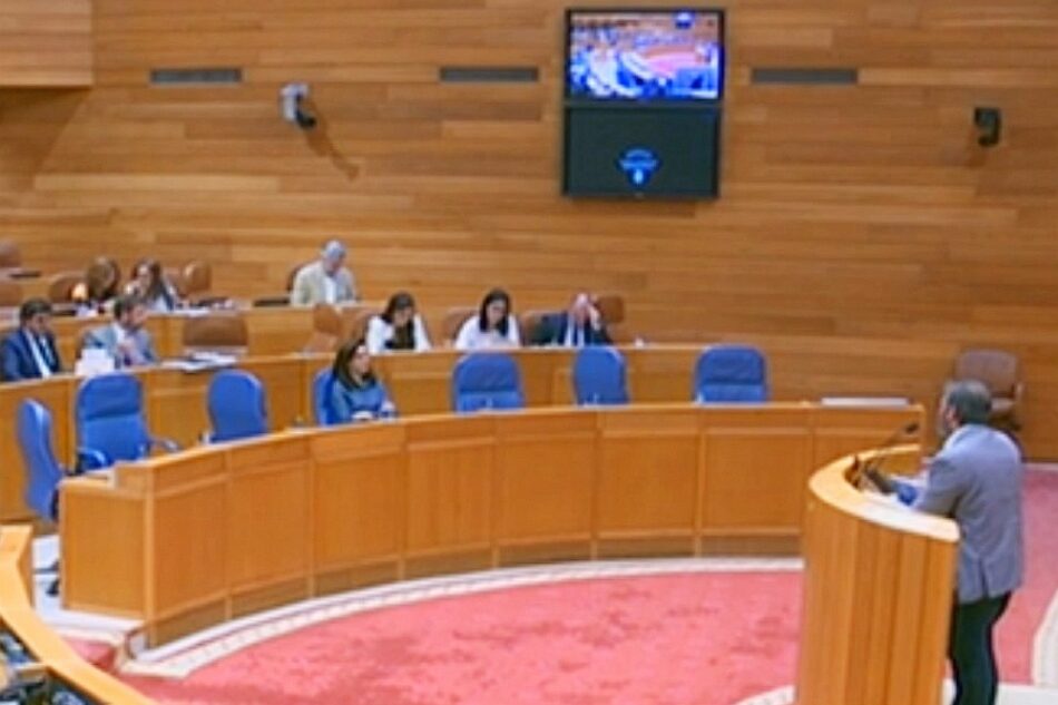 Espantada de Feijóo durante el debate parlamentario de la Ley de Patrimonio Natural de Galicia