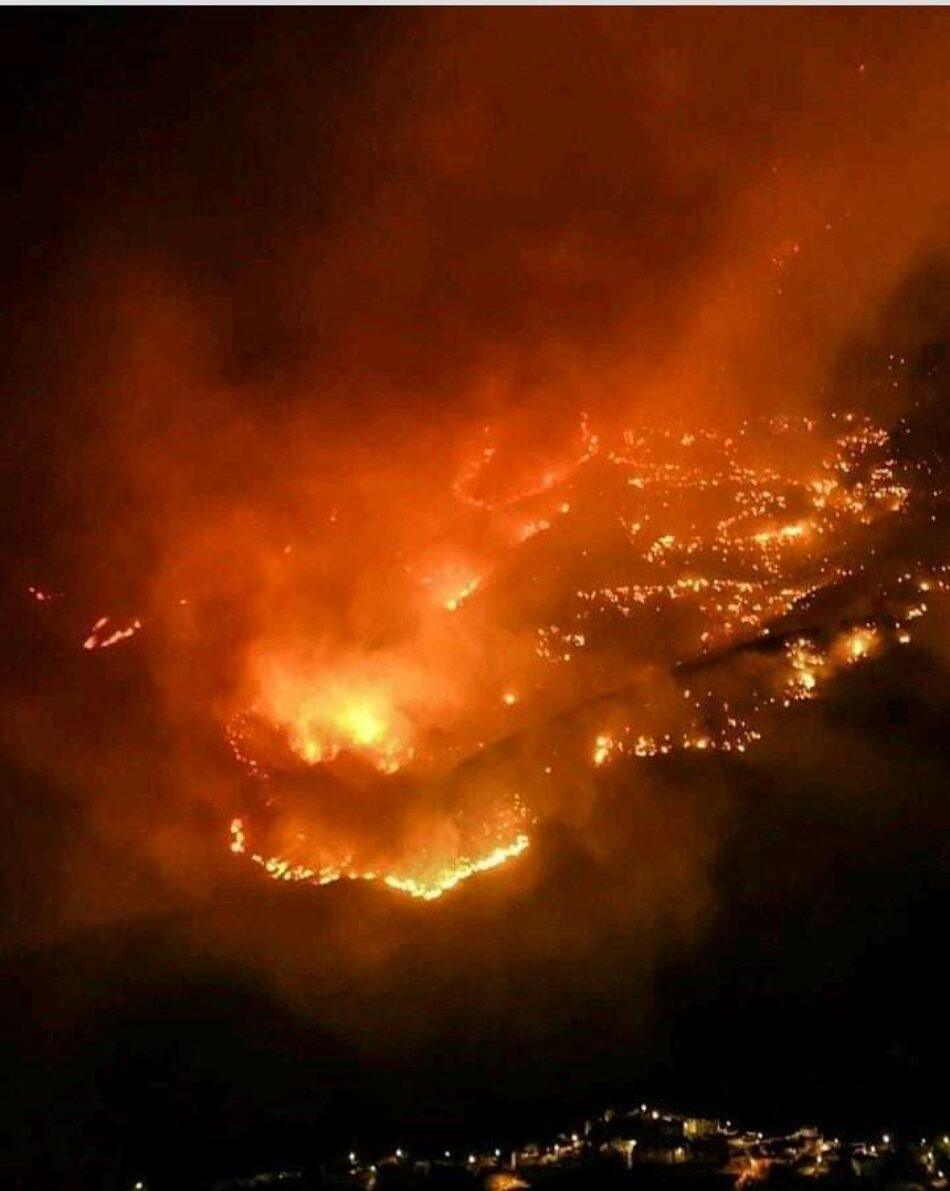 Ocho mil  personas evacuadas como consecuencia del incendio de Gran Canaria, que sigue fuera de control