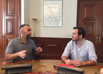 Garzón se compromete con FACUA a impulsar en el Congreso una profunda reforma de la Ley de Seguridad Alimentaria para evitar casos como el brote de listeriosis