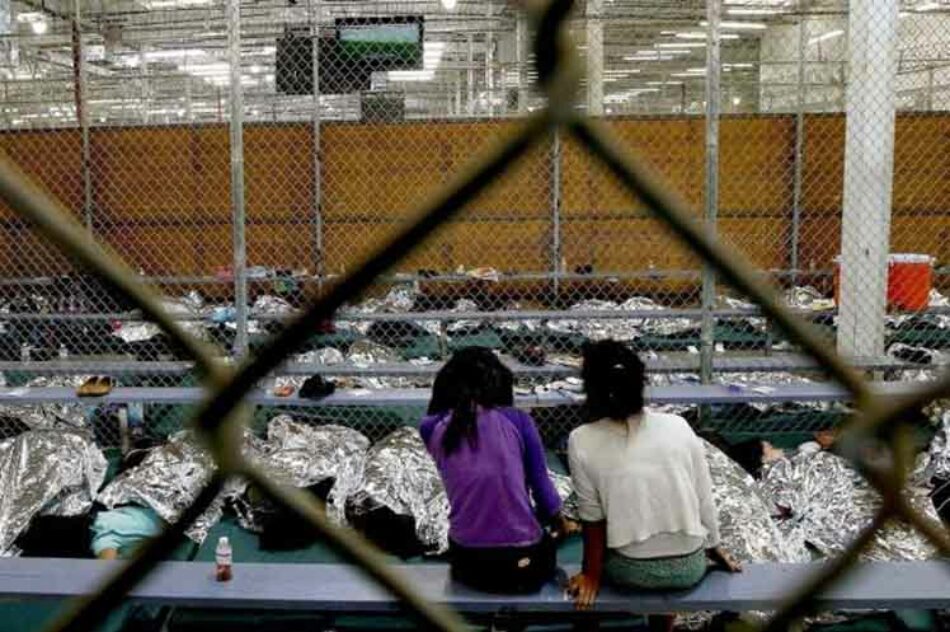 EE.UU. podría adoptar regla para detener más tiempo a niños migrantes