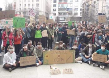 IU lleva al Congreso la inacción del Gobierno después de que el Consulado de Brasil en Santander respondiera con el ‘Cara al Sol’ a los concentrados por los incendios en el Amazonas