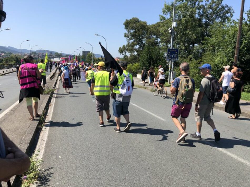Ambientalistas y chalecos amarillos protestan en cumbre del G7