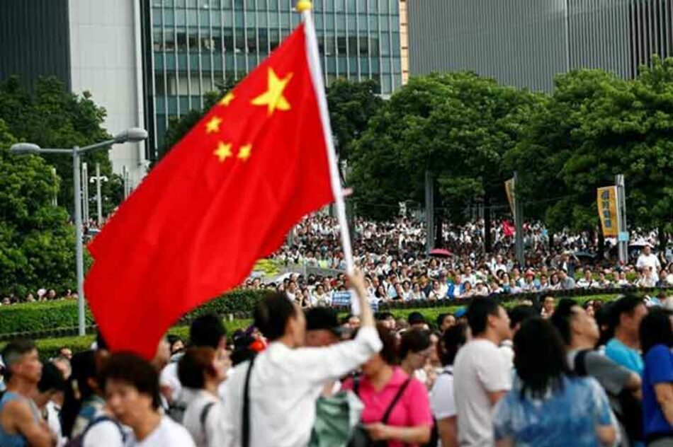 Residentes de Hong Kong llaman a detener protestas y buscar la paz