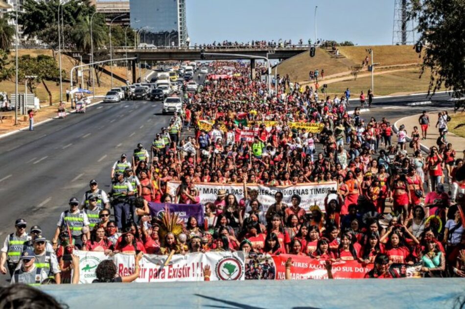 La mujeres indígenas presentan batalla a Bolsonaro en Brasilia