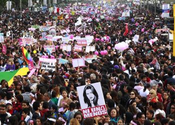 Miles de mujeres peruanas exigen fin de la violencia de género