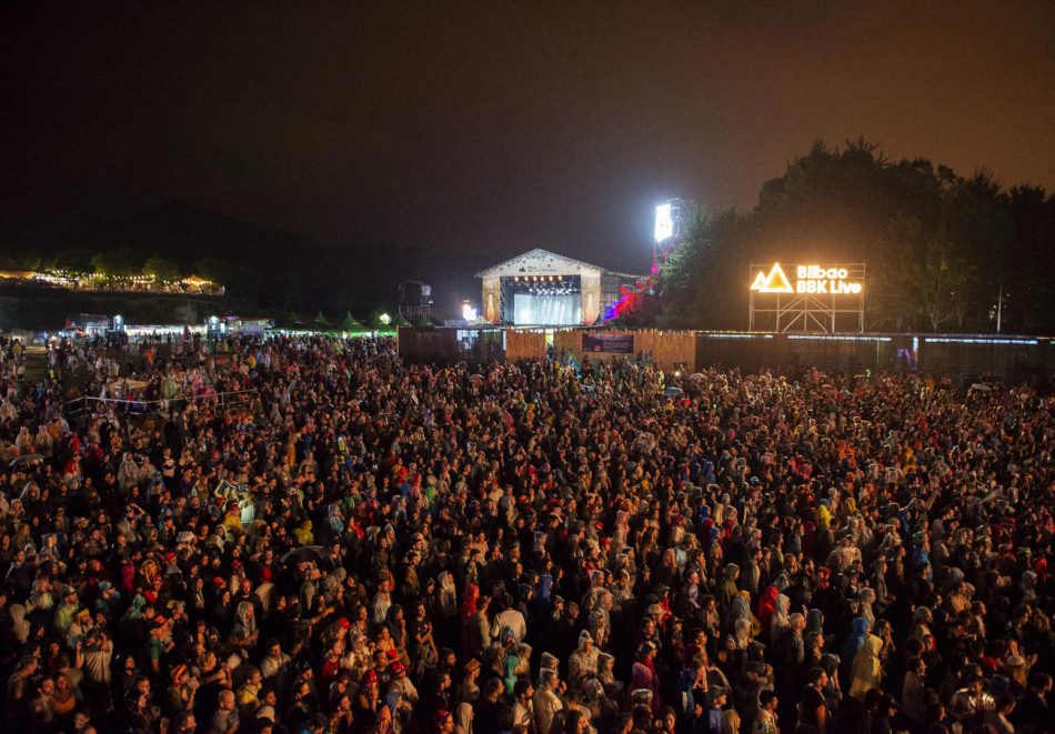 FACUA denuncia a más de 40 festivales de música en toda España por impedir el acceso con comida y bebida