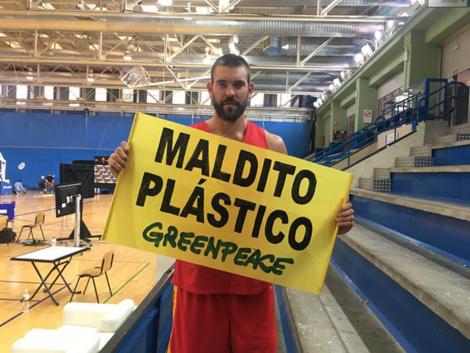 Marc Gasol se une a Greenpeace contra el #MalditoPlástico