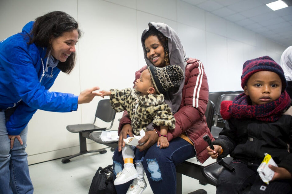 El responsable de ACNUR celebra el liderazgo africano y las acciones de solidaridad para la evacuación de refugiados desde Libia